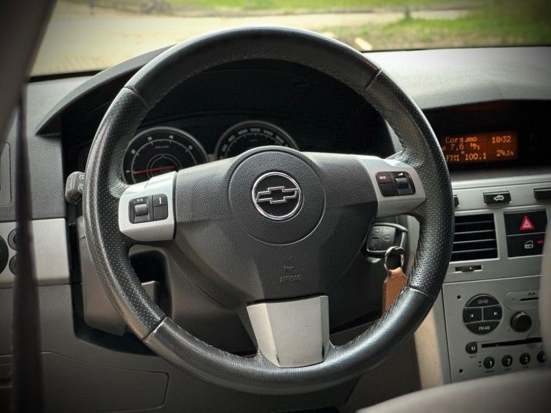 Chevrolet VECTRA ELEGANCE 2.0 2011 NEUMANN VEÍCULOS ARROIO DO MEIO / Carros no Vale