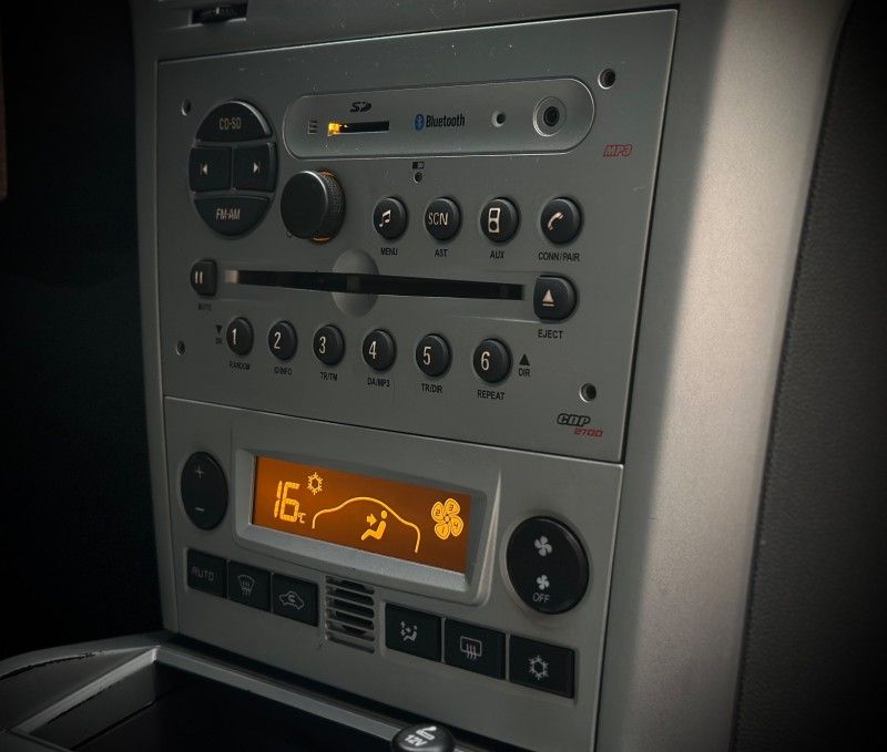 Chevrolet VECTRA ELEGANCE 2.0 2011 NEUMANN VEÍCULOS ARROIO DO MEIO / Carros no Vale