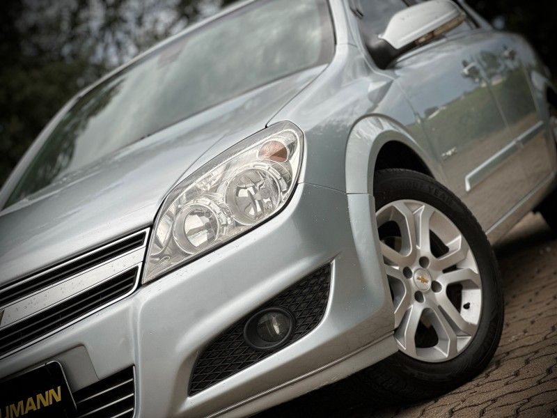 Chevrolet VECTRA ELEGANCE 2.0 2011 NEUMANN VEÍCULOS ARROIO DO MEIO / Carros no Vale