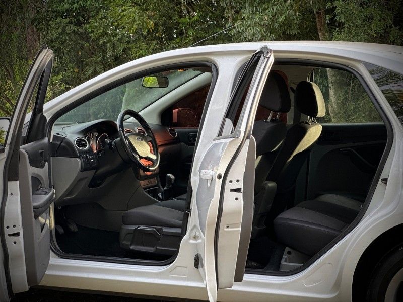 Ford FOCUS 1.6 2011 NEUMANN VEÍCULOS ARROIO DO MEIO / Carros no Vale