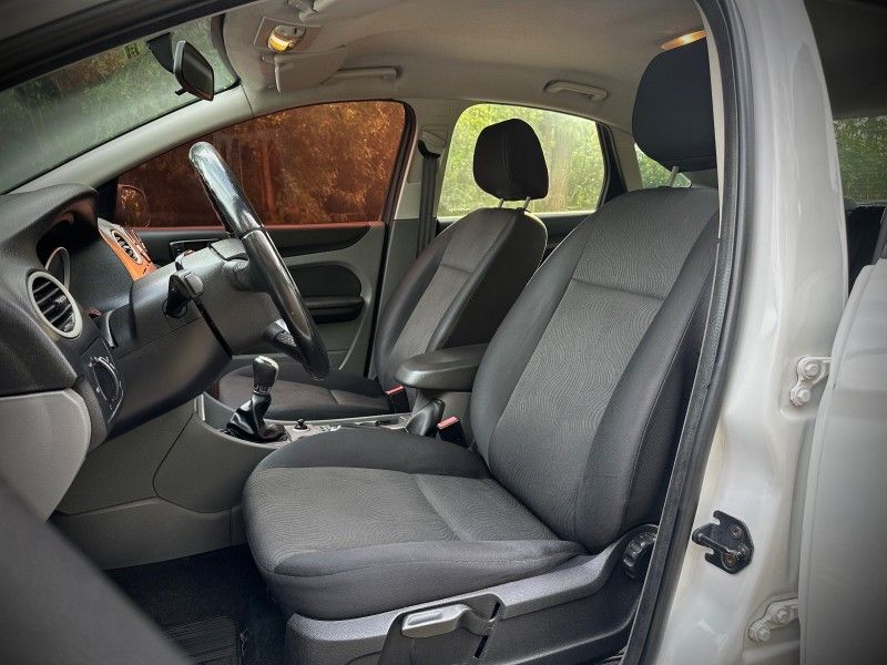 Ford FOCUS 1.6 2011 NEUMANN VEÍCULOS ARROIO DO MEIO / Carros no Vale