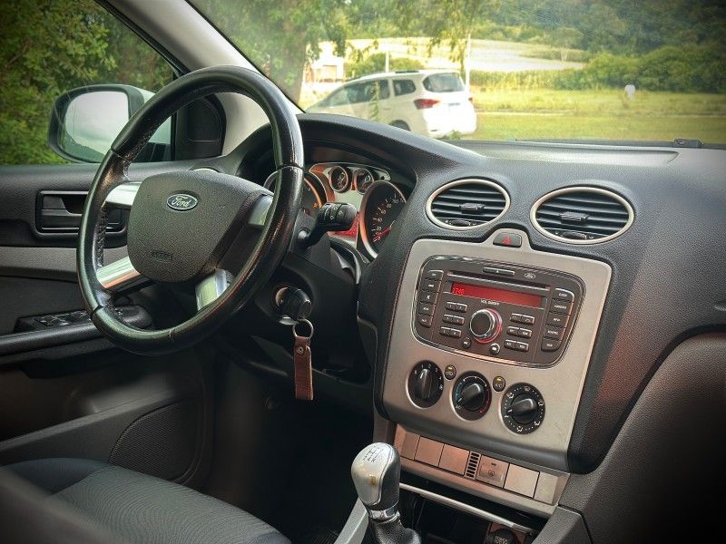 Ford FOCUS 1.6 2011 NEUMANN VEÍCULOS ARROIO DO MEIO / Carros no Vale