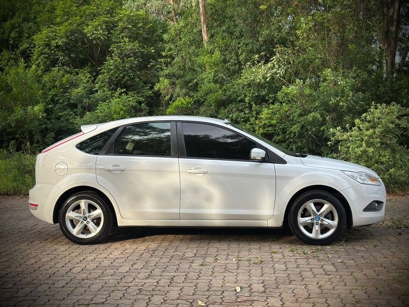 Ford FOCUS 1.6 2011 NEUMANN VEÍCULOS ARROIO DO MEIO / Carros no Vale