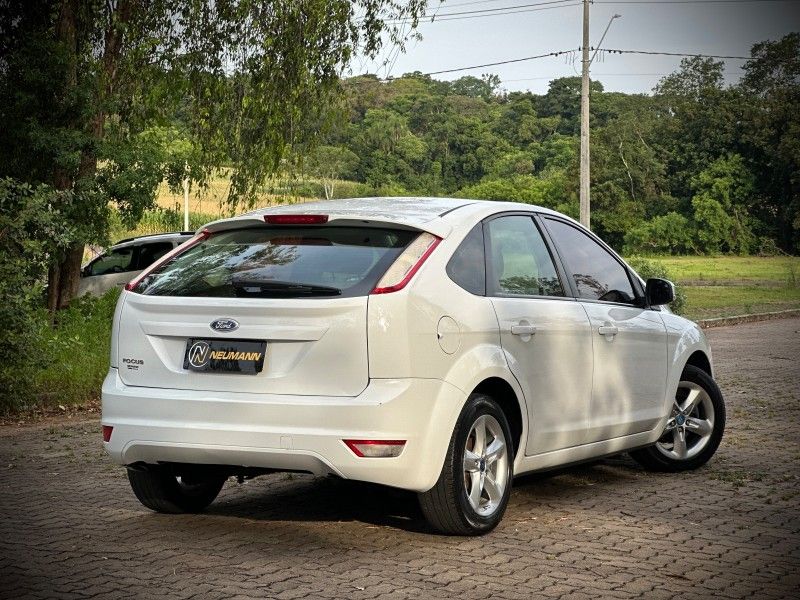 Ford FOCUS 1.6 2011 NEUMANN VEÍCULOS ARROIO DO MEIO / Carros no Vale