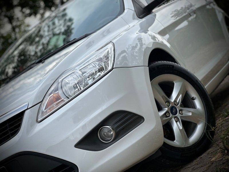Ford FOCUS 1.6 2011 NEUMANN VEÍCULOS ARROIO DO MEIO / Carros no Vale