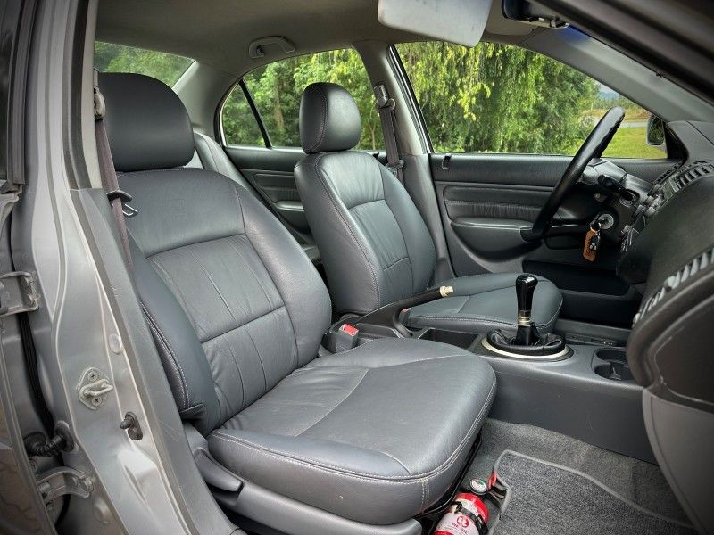 Honda CIVIC SEDAN LX 2001 NEUMANN VEÍCULOS ARROIO DO MEIO / Carros no Vale