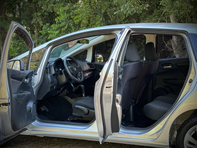 Honda FIT LX 1.5 2015 NEUMANN VEÍCULOS ARROIO DO MEIO / Carros no Vale