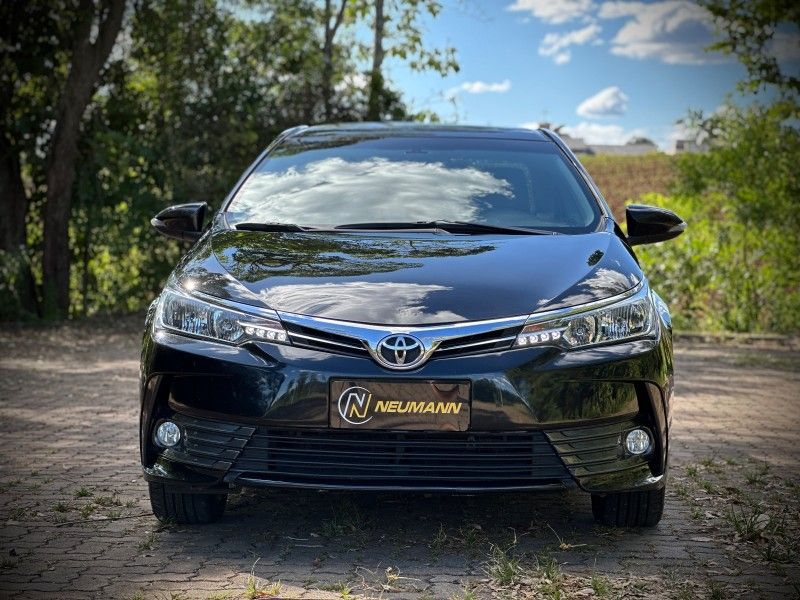 Toyota COROLLA XEi 2.0 2018 NEUMANN VEÍCULOS ARROIO DO MEIO / Carros no Vale