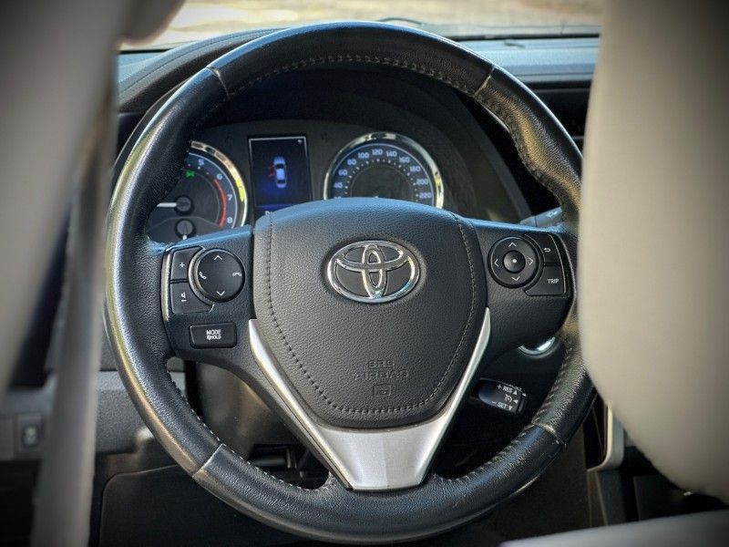 Toyota COROLLA XEi 2.0 2018 NEUMANN VEÍCULOS ARROIO DO MEIO / Carros no Vale