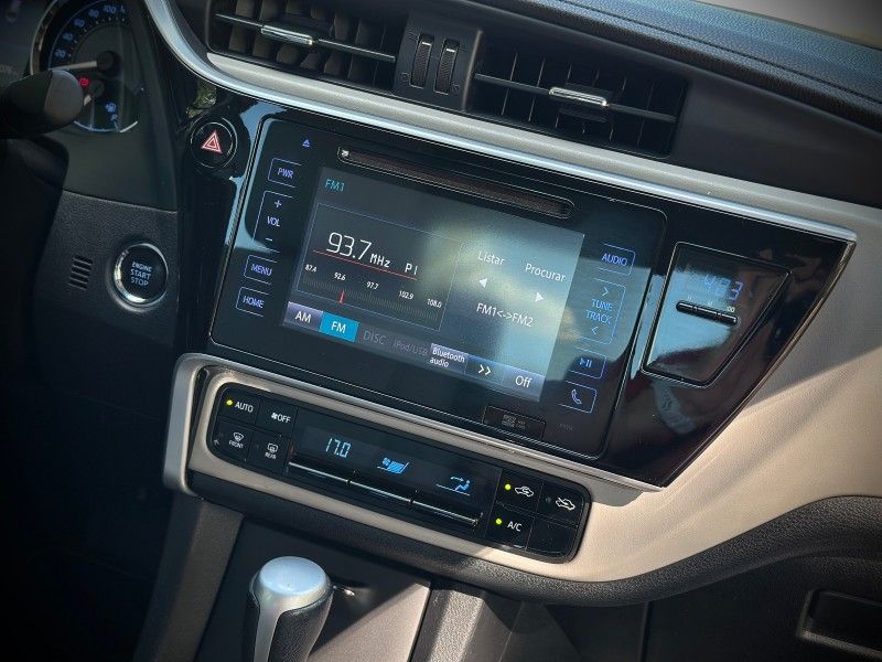 Toyota COROLLA XEi 2.0 2018 NEUMANN VEÍCULOS ARROIO DO MEIO / Carros no Vale