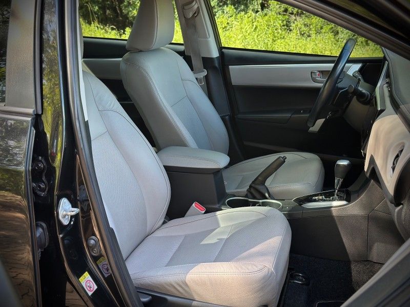 Toyota COROLLA XEi 2.0 2018 NEUMANN VEÍCULOS ARROIO DO MEIO / Carros no Vale