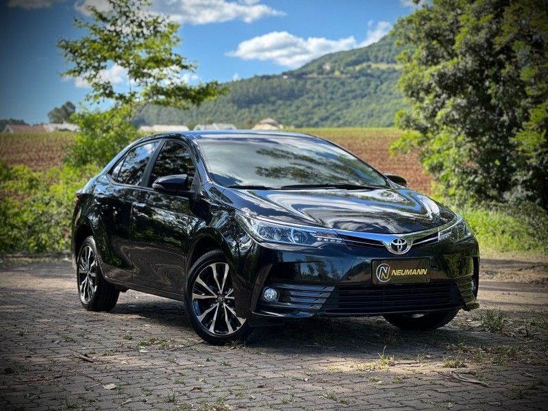 Toyota COROLLA XEi 2.0 2018 NEUMANN VEÍCULOS ARROIO DO MEIO / Carros no Vale