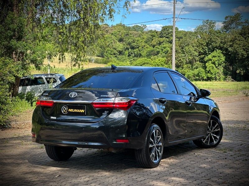 Toyota COROLLA XEi 2.0 2018 NEUMANN VEÍCULOS ARROIO DO MEIO / Carros no Vale