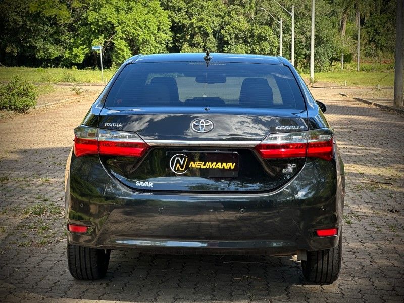 Toyota COROLLA XEi 2.0 2018 NEUMANN VEÍCULOS ARROIO DO MEIO / Carros no Vale