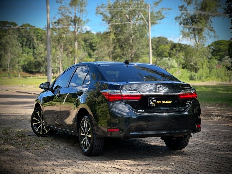 Toyota COROLLA XEi 2.0 2018 NEUMANN VEÍCULOS ARROIO DO MEIO / Carros no Vale