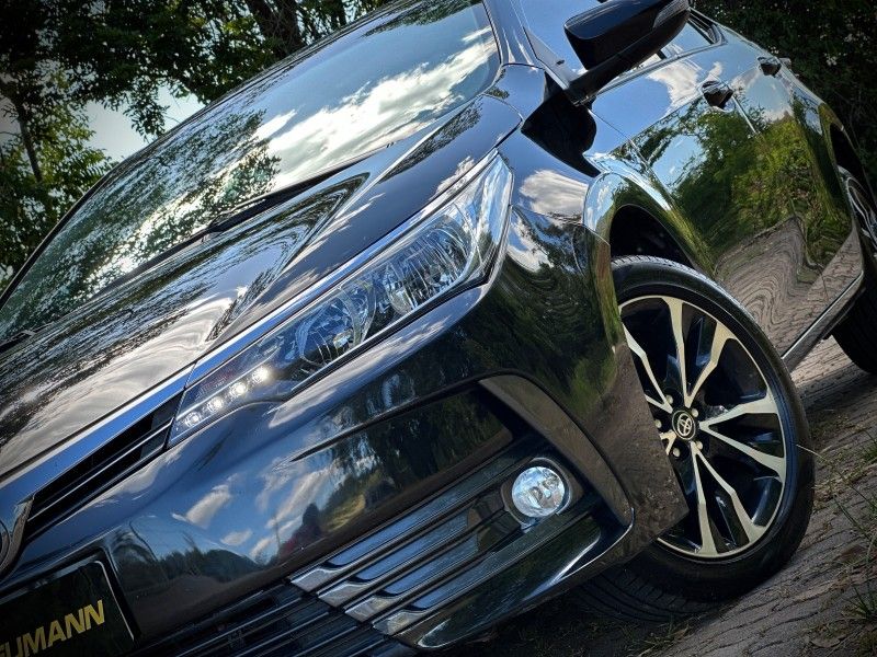 Toyota COROLLA XEi 2.0 2018 NEUMANN VEÍCULOS ARROIO DO MEIO / Carros no Vale