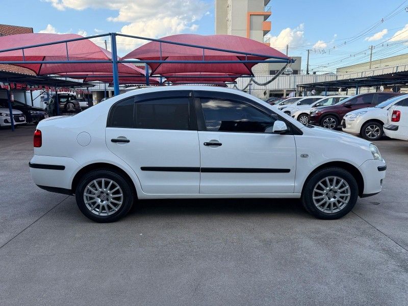 Volkswagen POLO SEDAN 1.6 8V 2007 FERREIRA VEÍCULOS VENÂNCIO AIRES / Carros no Vale