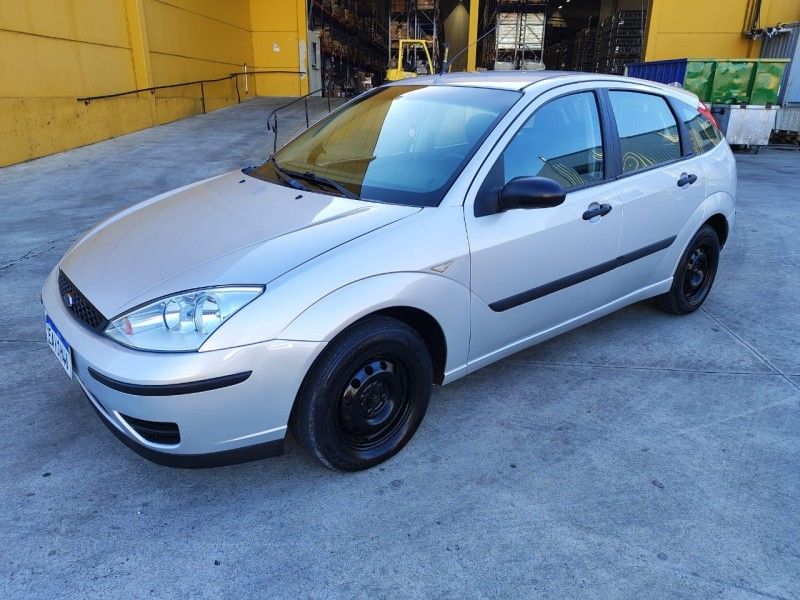 FORD FOCUS 1.6 SE 8V 2008/2008 HUBNER MULTIMARCAS FARROUPILHA / Carros no Vale