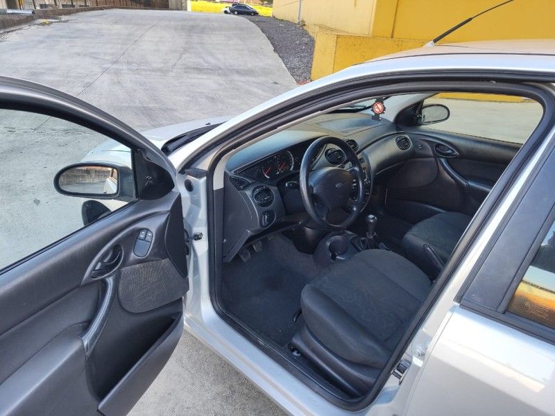 FORD FOCUS 1.6 SE 8V 2008/2008 HUBNER MULTIMARCAS FARROUPILHA / Carros no Vale