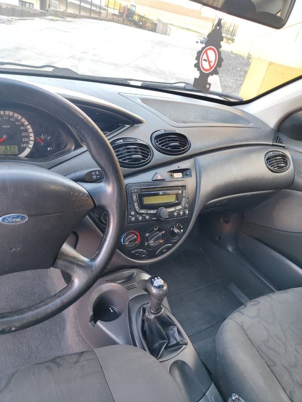 FORD FOCUS 1.6 SE 8V 2008/2008 HUBNER MULTIMARCAS FARROUPILHA / Carros no Vale