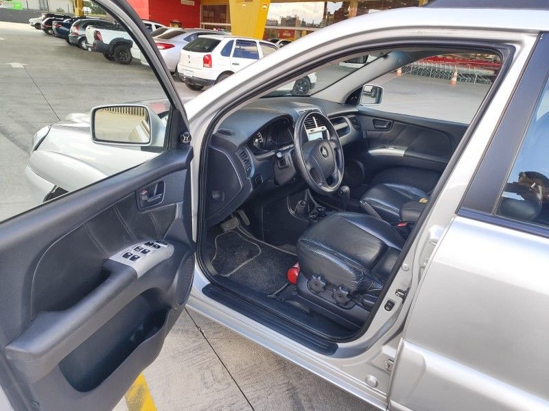 KIA SPORTAGE 2.0 LX 4X2 16V 2006/2006 HUBNER MULTIMARCAS FARROUPILHA / Carros no Vale