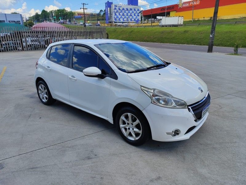 PEUGEOT 208 1.5 ACTIVE 8V 2014/2014 HUBNER MULTIMARCAS FARROUPILHA / Carros no Vale