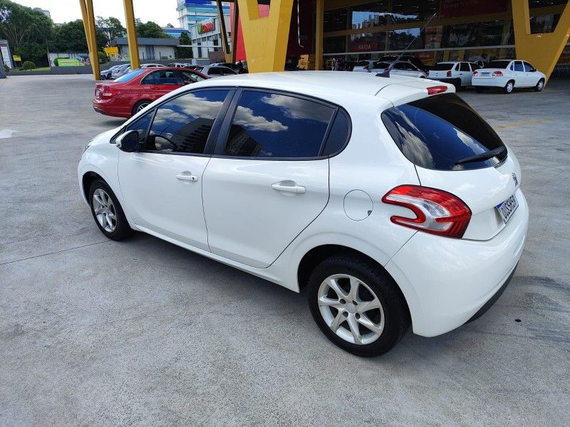 PEUGEOT 208 1.5 ACTIVE 8V 2014/2014 HUBNER MULTIMARCAS FARROUPILHA / Carros no Vale