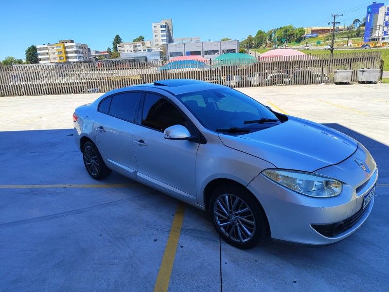RENAULT FLUENCE 2.0 DYNAMIQUE 16V 2011/2011 HUBNER MULTIMARCAS FARROUPILHA / Carros no Vale RENAULT FLUENCE 2.0 DYNAMIQUE 16V 2011/2011 HUBNER MULTIMARCAS FARROUPILHA / Carros no Vale