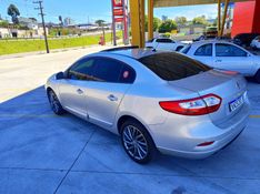 RENAULT FLUENCE 2.0 DYNAMIQUE 16V 2011/2011 HUBNER MULTIMARCAS FARROUPILHA / Carros no Vale