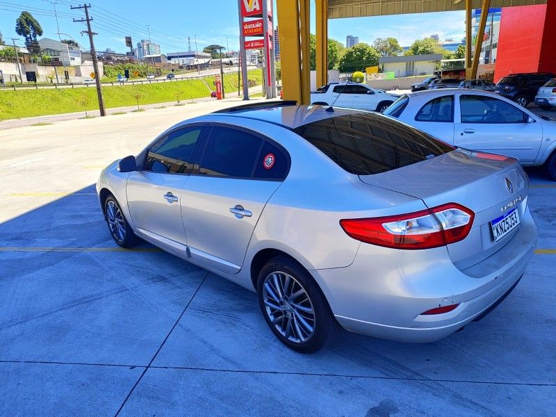 RENAULT FLUENCE 2.0 DYNAMIQUE 16V 2011/2011 HUBNER MULTIMARCAS FARROUPILHA / Carros no Vale RENAULT FLUENCE 2.0 DYNAMIQUE 16V 2011/2011 HUBNER MULTIMARCAS FARROUPILHA / Carros no Vale