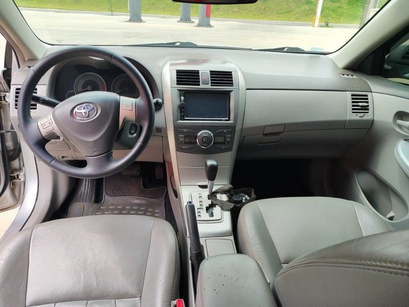 TOYOTA COROLLA 1.8 GLI 16V 2009/2010 HUBNER MULTIMARCAS FARROUPILHA / Carros no Vale TOYOTA COROLLA 1.8 GLI 16V 2009/2010 HUBNER MULTIMARCAS FARROUPILHA / Carros no Vale