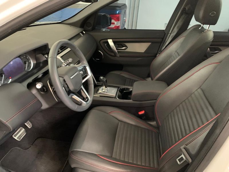 LAND ROVER DISCOVERY SPORT 2.0 P250 TURBO FLEX R-DYNAMIC SE AUTOMÁTICO 2023/2023 FÁBIO BERNARDES PORTO ALEGRE / Carros no Vale