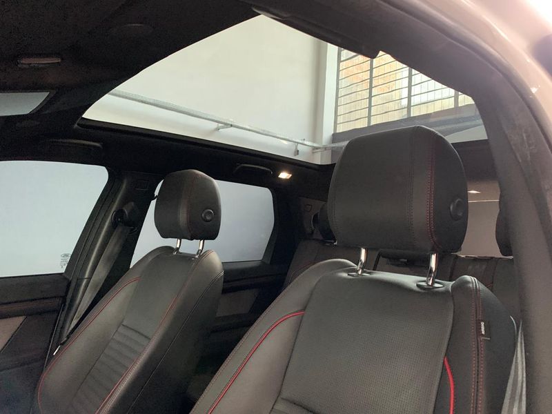 LAND ROVER DISCOVERY SPORT 2.0 P250 TURBO FLEX R-DYNAMIC SE AUTOMÁTICO 2023/2023 FÁBIO BERNARDES PORTO ALEGRE / Carros no Vale