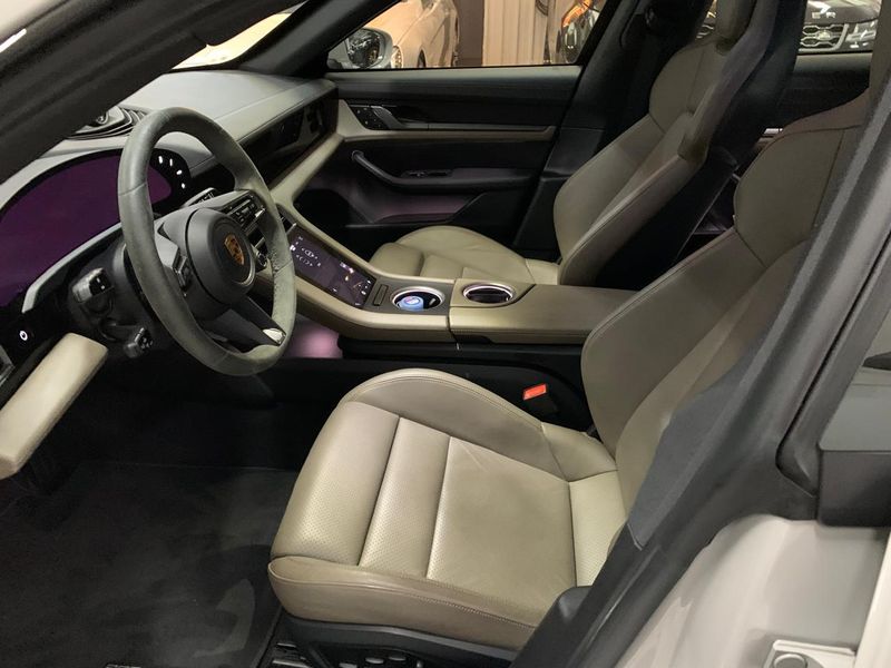 PORSCHE TAYCAN 4S ELÉTRICO 2021/2022 FÁBIO BERNARDES PORTO ALEGRE / Carros no Vale