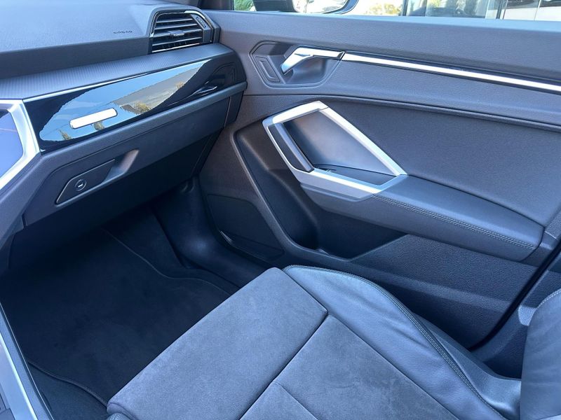 Audi Q3 Black S Line 1.4 TFSI S-tronic 2021/2021 CONCEPT MOTORS PASSO FUNDO / Carros no Vale Audi Q3 Black S Line 1.4 TFSI S-tronic 2021/2021 CONCEPT MOTORS PASSO FUNDO / Carros no Vale