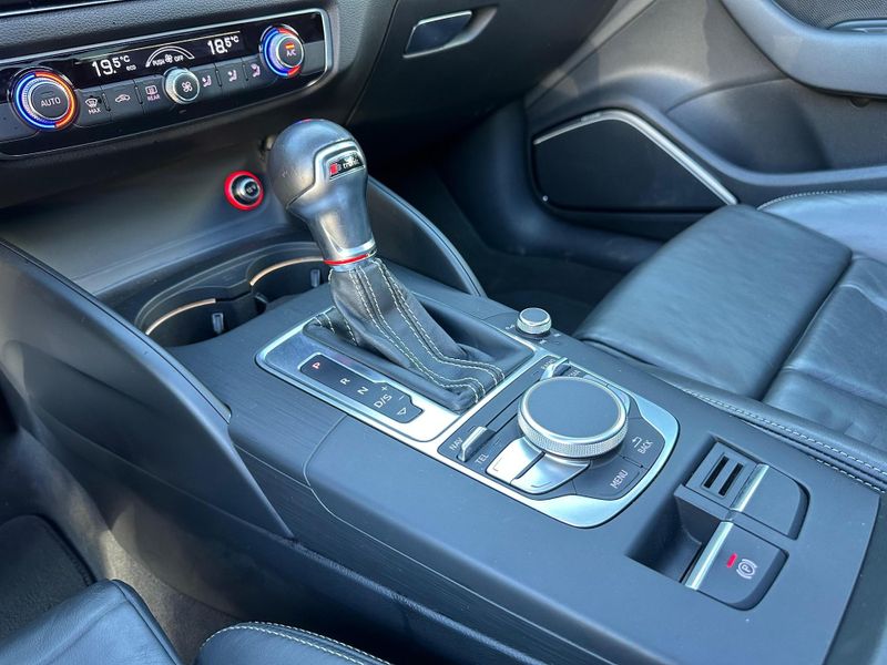 Audi S3 Sedan 2.0 TFSI Quattro 286cv S-tronic 2015/2016 CONCEPT MOTORS PASSO FUNDO / Carros no Vale