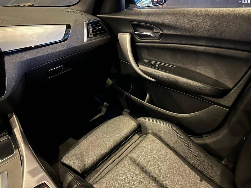 BMW 120i Sport 2.0/ActiveFlex 16V Aut. 2018/2019 CONCEPT MOTORS PASSO FUNDO / Carros no Vale BMW 120i Sport 2.0/ActiveFlex 16V Aut. 2018/2019 CONCEPT MOTORS PASSO FUNDO / Carros no Vale