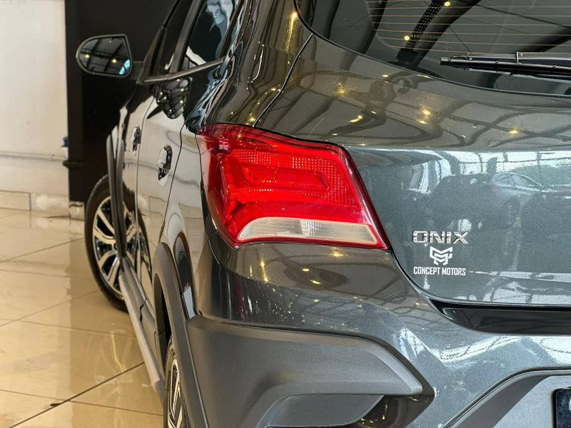 Chevrolet Onix HATCH ACTIV 1.4 8V Flex 5P Aut. 2016/2017 CONCEPT MOTORS PASSO FUNDO / Carros no Vale Chevrolet Onix HATCH ACTIV 1.4 8V Flex 5P Aut. 2016/2017 CONCEPT MOTORS PASSO FUNDO / Carros no Vale