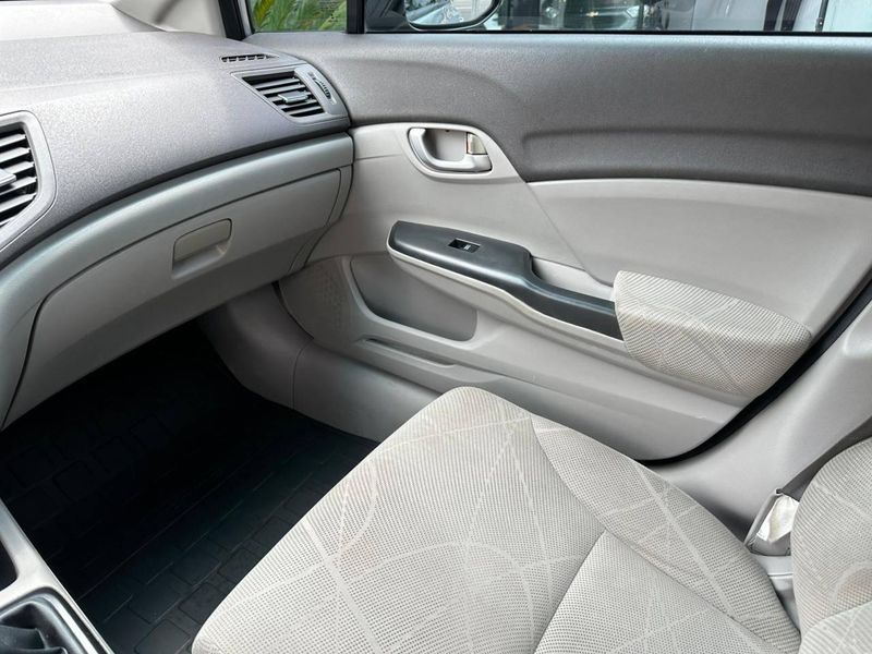 Honda Civic Sedan LXS 1.8/1.8 Flex 16V Mec 4p 2014/2014 CONCEPT MOTORS PASSO FUNDO / Carros no Vale Honda Civic Sedan LXS 1.8/1.8 Flex 16V Mec 4p 2014/2014 CONCEPT MOTORS PASSO FUNDO / Carros no Vale