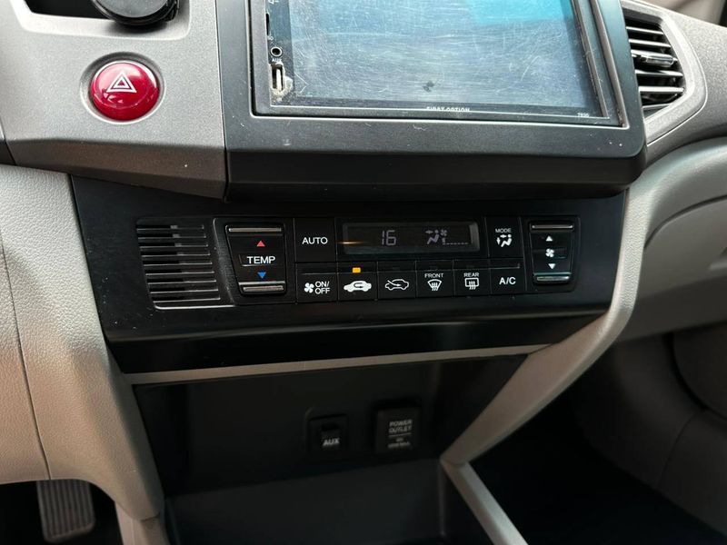 Honda Civic Sedan LXS 1.8/1.8 Flex 16V Mec 4p 2014/2014 CONCEPT MOTORS PASSO FUNDO / Carros no Vale Honda Civic Sedan LXS 1.8/1.8 Flex 16V Mec 4p 2014/2014 CONCEPT MOTORS PASSO FUNDO / Carros no Vale