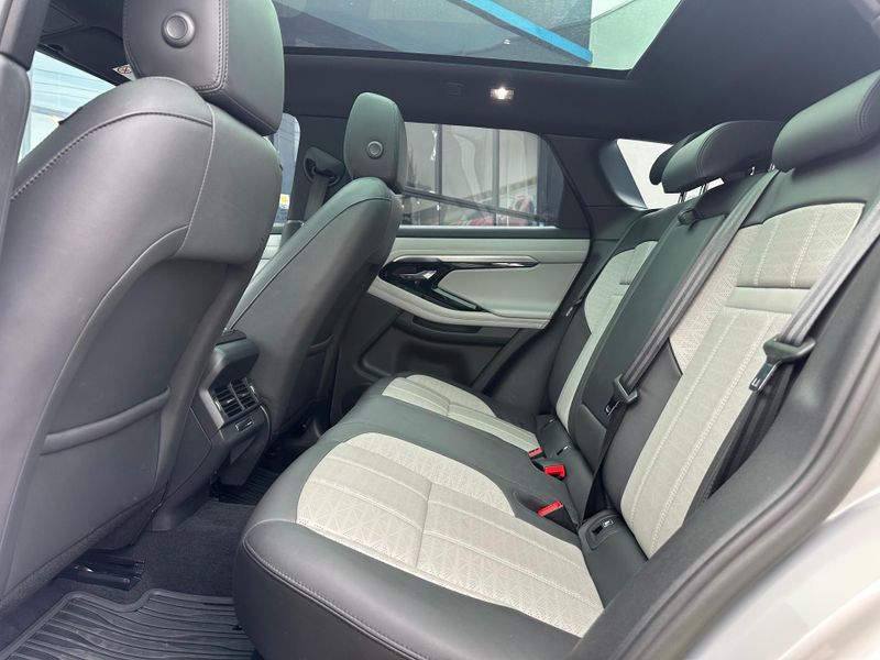 Land Rover Range Rover Evoque Range R.EVOQUE Si4 HSE Dyn 2.0/Flex Aut 2023/2023 CONCEPT MOTORS PASSO FUNDO / Carros no Vale Land Rover Range Rover Evoque Range R.EVOQUE Si4 HSE Dyn 2.0/Flex Aut 2023/2023 CONCEPT MOTORS PASSO FUNDO / Carros no Vale