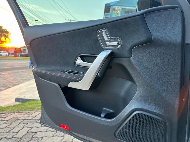 Mercedes-Benz A 200 200 AMG Line 1.3 TB Aut (HÃ­brido) 2023/2024 CONCEPT MOTORS PASSO FUNDO / Carros no Vale
