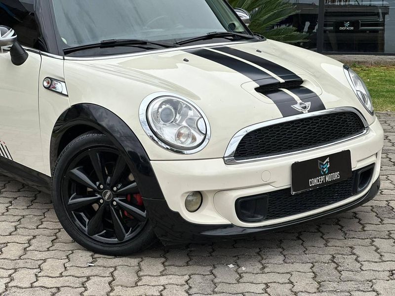 Mini Cooper S 1.6 Aut. 2013/2013 CONCEPT MOTORS PASSO FUNDO / Carros no Vale Mini Cooper S 1.6 Aut. 2013/2013 CONCEPT MOTORS PASSO FUNDO / Carros no Vale