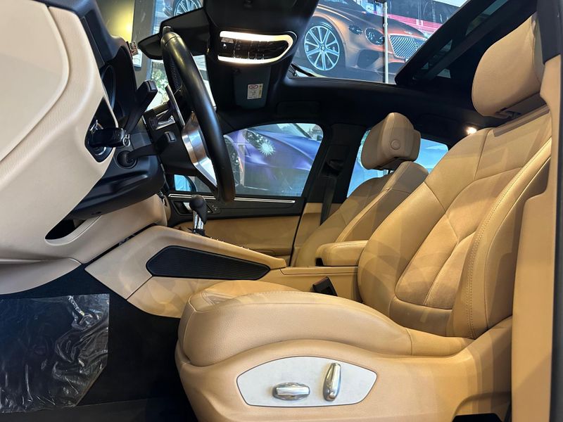 Porsche Macan 2.0 Turbo 2018/2018 CONCEPT MOTORS PASSO FUNDO / Carros no Vale