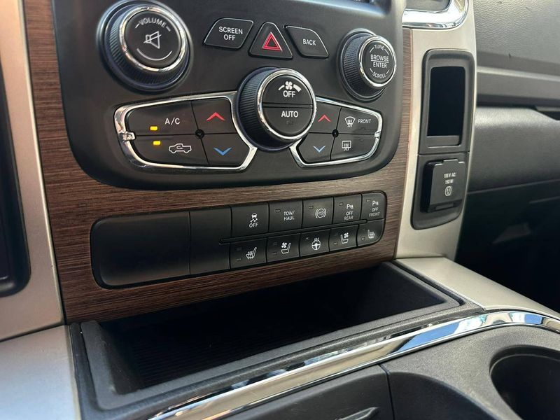 Ram 2500 LARAMIE 6.7 TDI CD 4×4 Diesel 2015/2016 CONCEPT MOTORS PASSO FUNDO / Carros no Vale