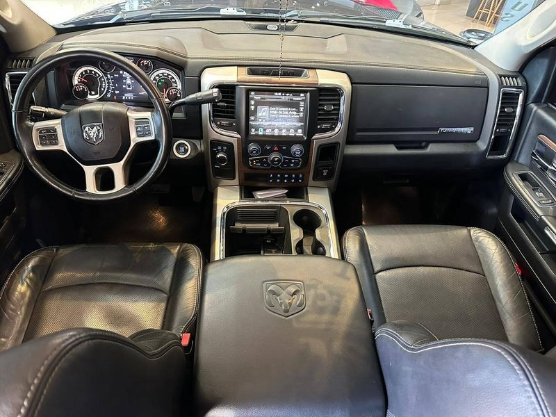 Ram 2500 LARAMIE 6.7 TDI CD 4×4 Diesel 2015/2016 CONCEPT MOTORS PASSO FUNDO / Carros no Vale