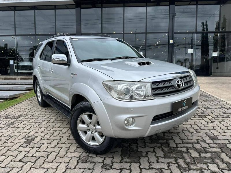 Toyota Hilux SW4 SRV D4-D 4×4 3.0 TDI Dies Aut 2008/2009 CONCEPT MOTORS PASSO FUNDO / Carros no Vale Toyota Hilux SW4 SRV D4-D 4×4 3.0 TDI Dies Aut 2008/2009 CONCEPT MOTORS PASSO FUNDO / Carros no Vale