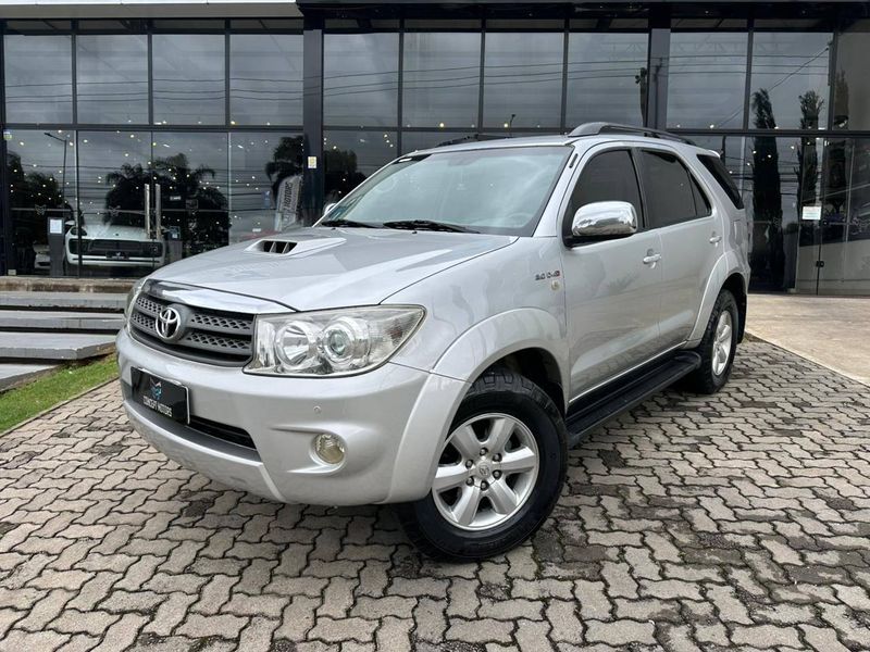 Toyota Hilux SW4 SRV D4-D 4×4 3.0 TDI Dies Aut 2008/2009 CONCEPT MOTORS PASSO FUNDO / Carros no Vale Toyota Hilux SW4 SRV D4-D 4×4 3.0 TDI Dies Aut 2008/2009 CONCEPT MOTORS PASSO FUNDO / Carros no Vale