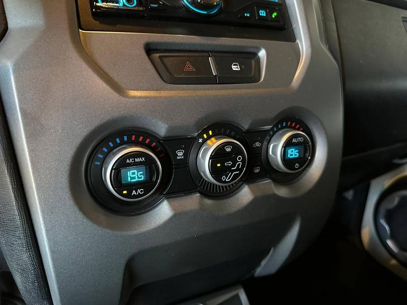 Troller T4 4×4 3.2 20V Tdi Cap RÃgida Diesel 2017/2017 CONCEPT MOTORS PASSO FUNDO / Carros no Vale Troller T4 4×4 3.2 20V Tdi Cap RÃgida Diesel 2017/2017 CONCEPT MOTORS PASSO FUNDO / Carros no Vale