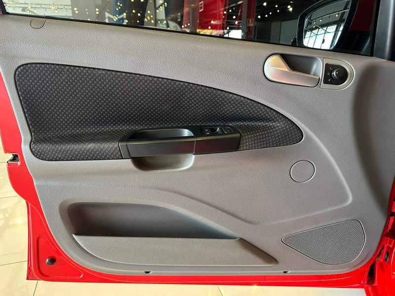 Volkswagen Voyage COMF/Highli 1.6 T.Flex 8V 4p 2017/2018 CONCEPT MOTORS PASSO FUNDO / Carros no Vale Volkswagen Voyage COMF/Highli 1.6 T.Flex 8V 4p 2017/2018 CONCEPT MOTORS PASSO FUNDO / Carros no Vale